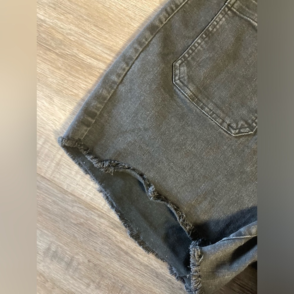 Judy Blue Shorts 3X Faded Black Fray Hem High Rise Cut-Off - Picture 4 of 12